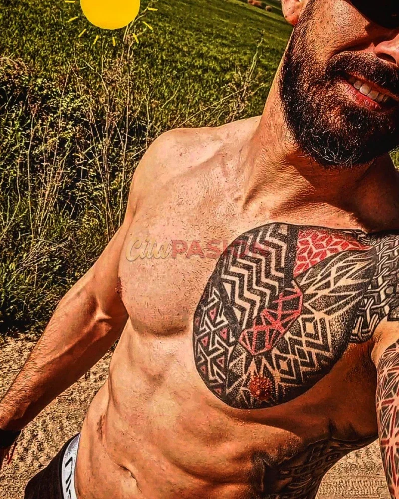 Boy en Marbella. Chico ideal para convertir tus deseos en realidad.
