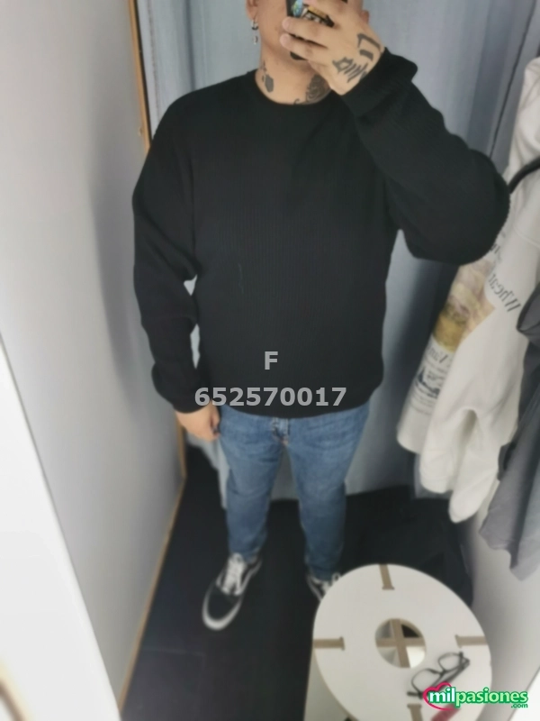 Miniatura 3 de Chico joven de Madrid, depilado y discreto