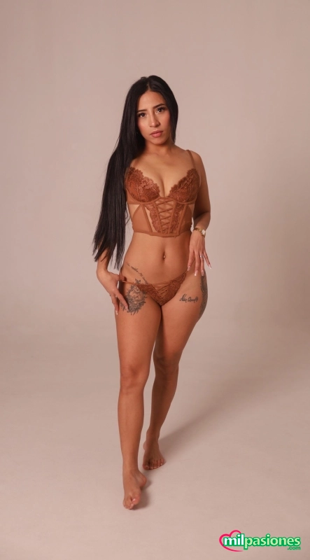 Miniatura 3 de Colombiana Cariñosa Extrovertida