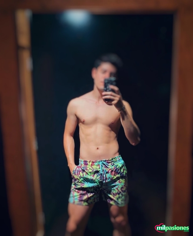 CHICO DISPONIBLE ARMANDO 25 EN NUEVOS MINISTERIOS CASTELLANA