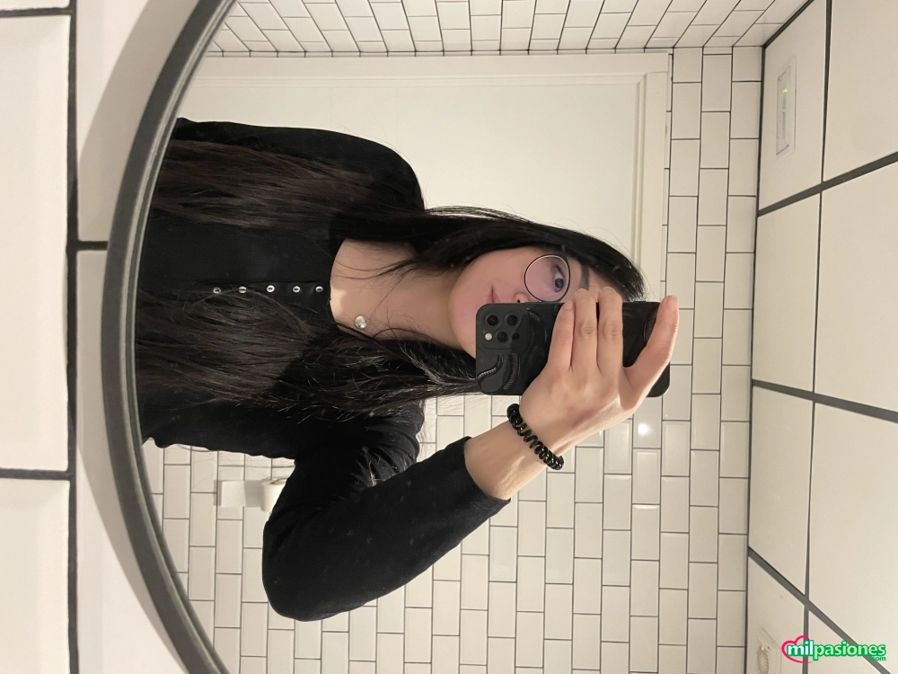 Miniatura 2 de Pareja joven liberal (30 F bisexual y 29 M hetero)