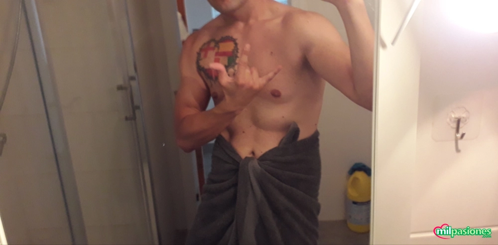 Chico devoto busca a su Diosa para relación cornudo/hotwife