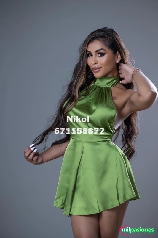 Chica trans colombiana, pollona dominante
