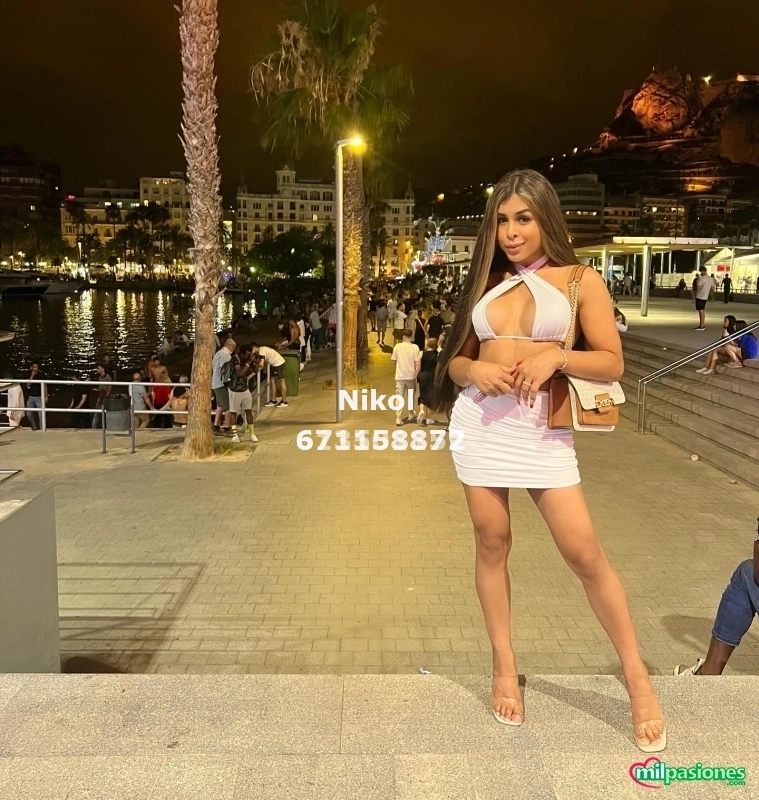 Miniatura 5 de Chica trans colombiana, pollona dominante