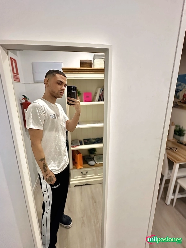 Miniatura 5 de LATINO MORENO BUEN ROLLO  MASCULINO ATRACTIVO