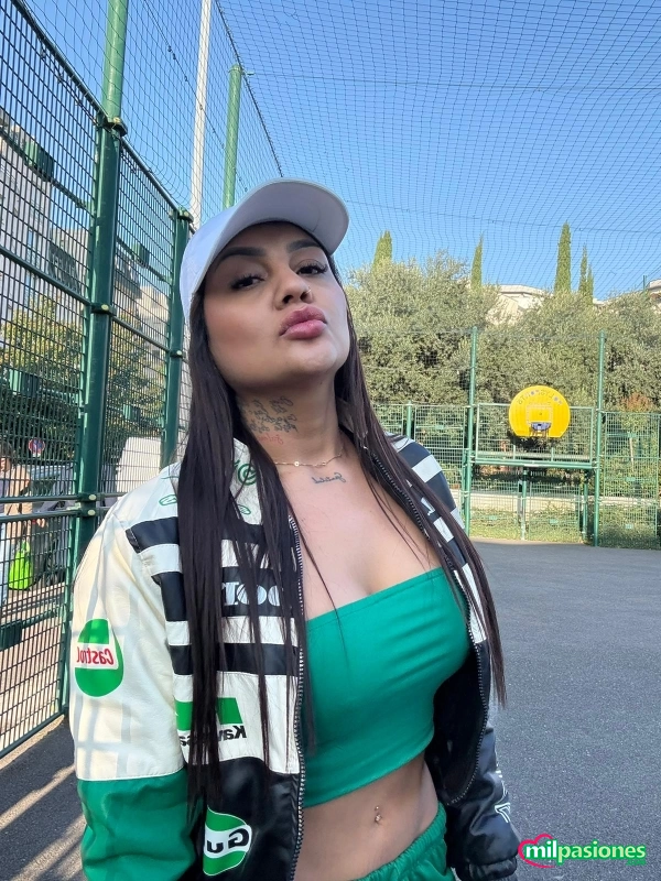 SOY YULI UNA SEXY Y ENCANTADORA COLOMBIANA .