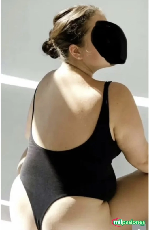 Mujer madura . Solo virtual  . Videollamadas