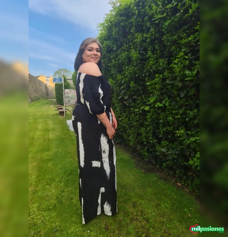 Miniatura 4 de Exótica fiestera cachonda y femenina una mezcla explosiva