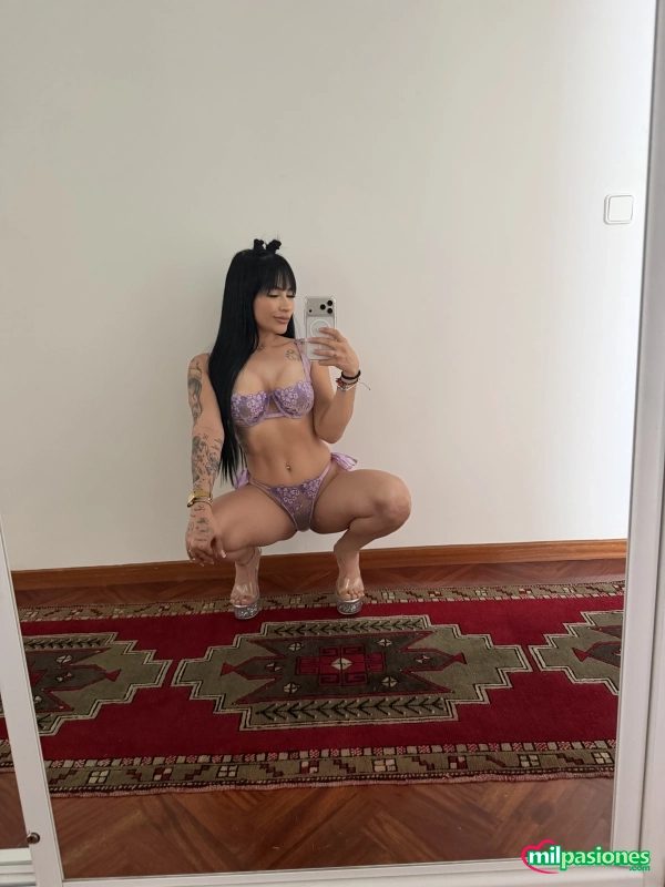 Linda sensual, diabla, delicada colombiana en la ciudad XD