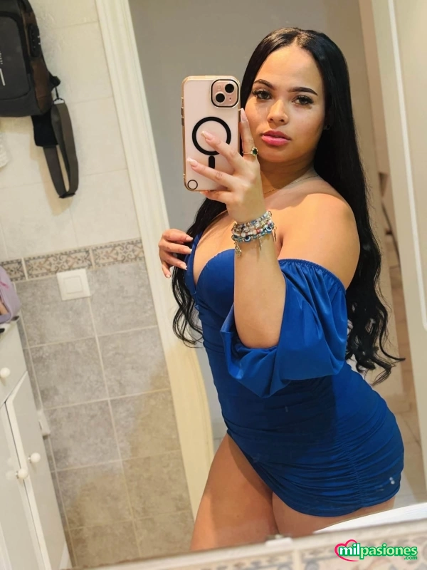 Jovencita colombiana con tetas grandes para ti