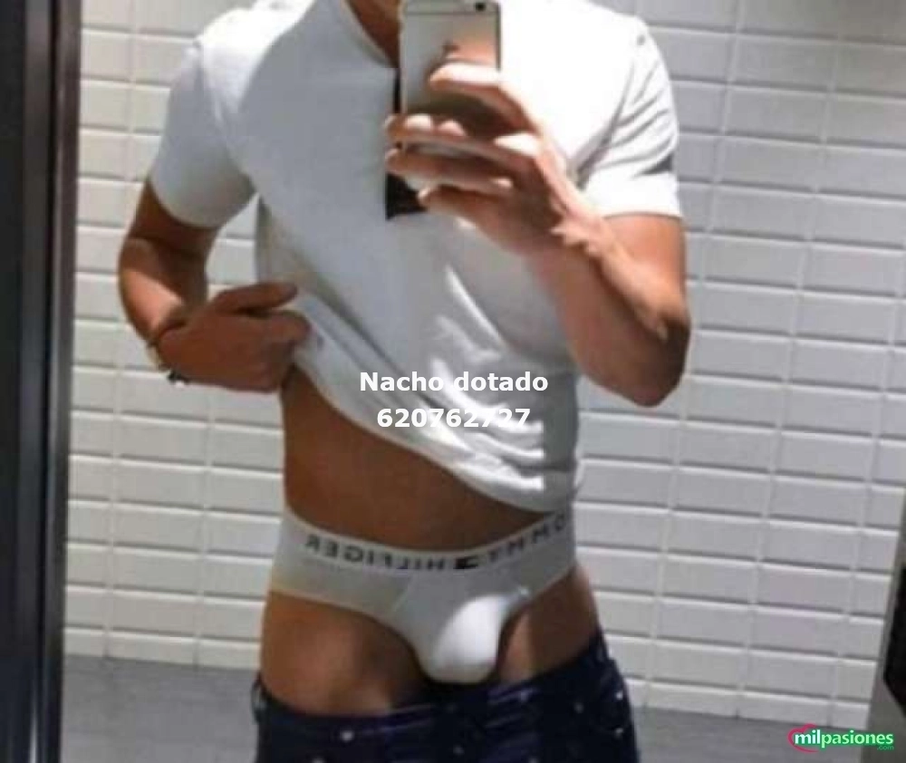 Cobro_Macho dotado hago servicios con mucho  morbo