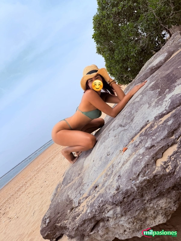 Jovencita muy implicada atractiva