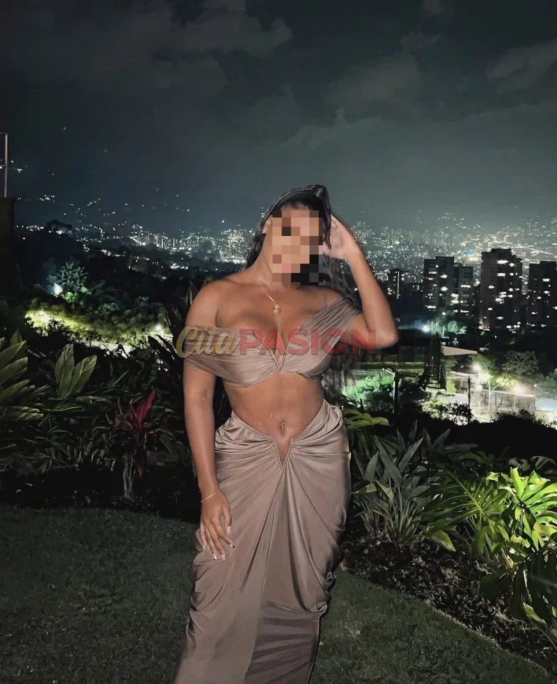 Escort en Madrid capital. Acompañante de ébano, encantadora y sorprendente.