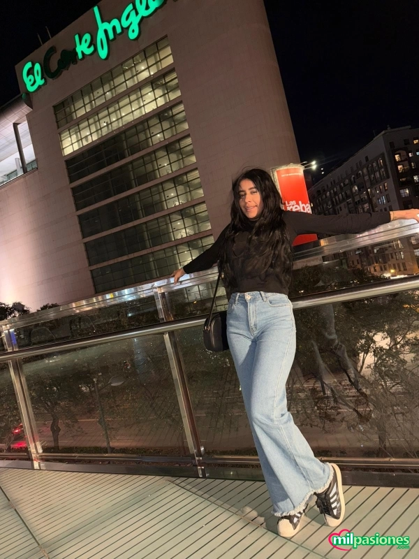 Miniatura 3 de La noche tiene nombre… soy   ABRIL  y estoy en Valencia