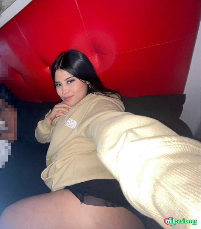 SOFIA    COLOMBIANA   CON GANAS DE PASARLA BIEN