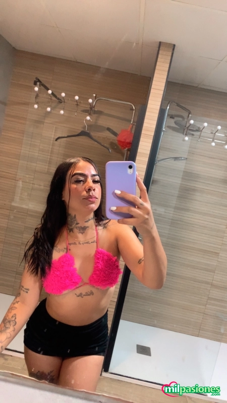 Miniatura 3 de Hola soy mariana colombiana 22 años , recién llegada.