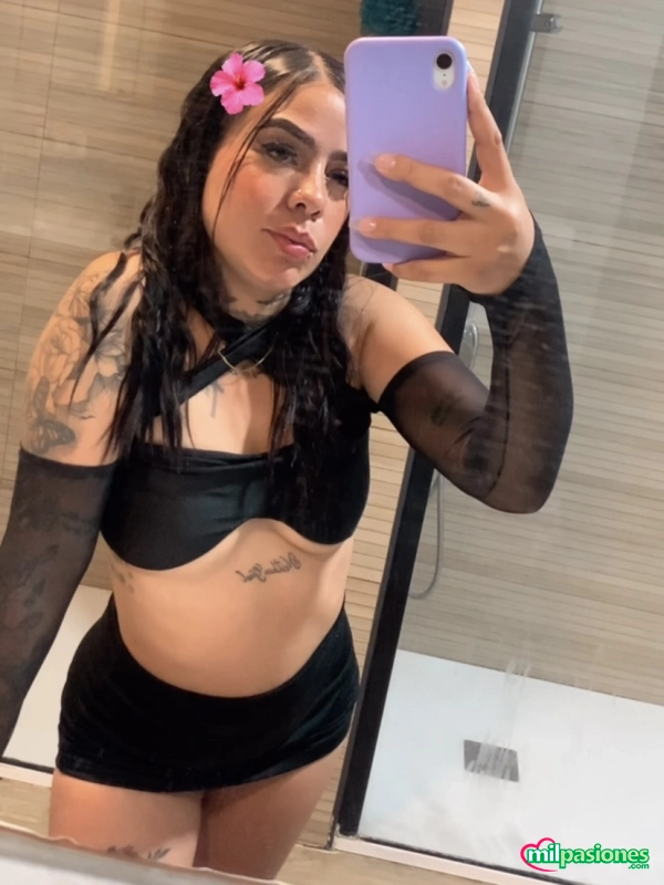 Miniatura 4 de Hola soy mariana colombiana 22 años , recién llegada.