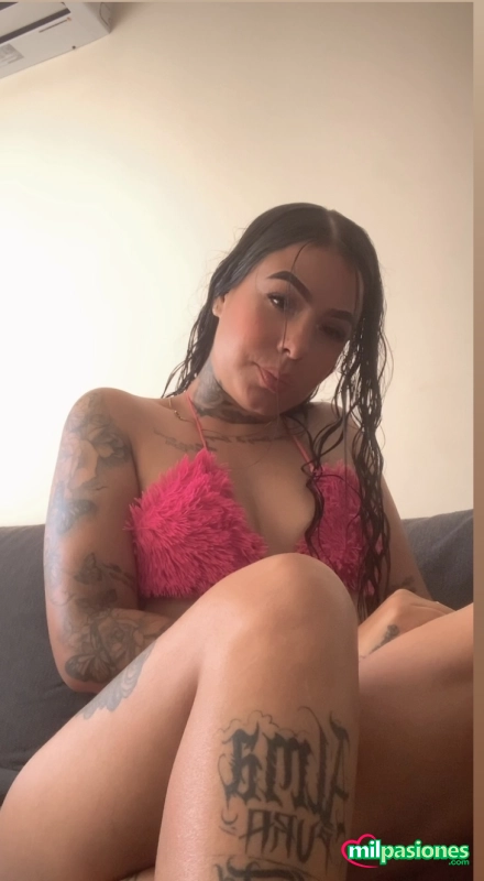 Miniatura 6 de Hola soy mariana colombiana 22 años , recién llegada.