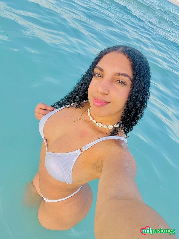 HERMOSA Y CACHONDA LATINA SIN LIMITES EN LA CAMA
