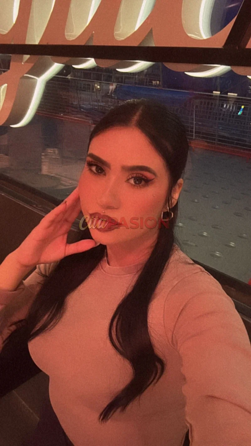Escort en Barcelona capital. Colombiana jovencita y muy guapa.
