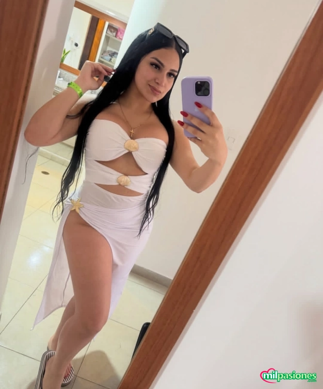 Diosa latina con grandes tetas con ganas de salir