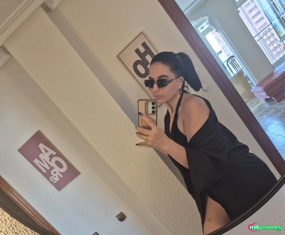 Miniatura 5 de CHICAS MUY LINDAS Y CURIOSAS EN BENIDORM 2 AMIGAS