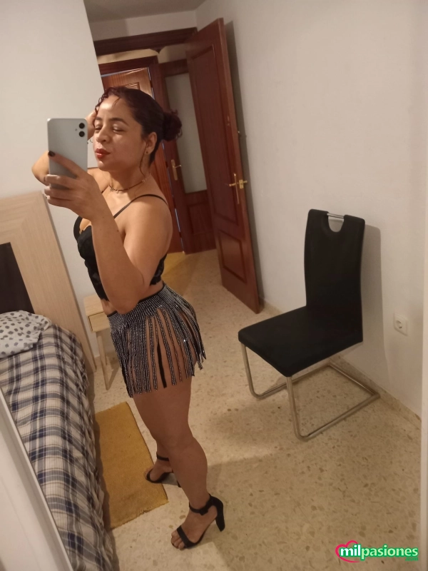 Miniatura 3 de Latina sedienta de ti y con buen aire acondicionado