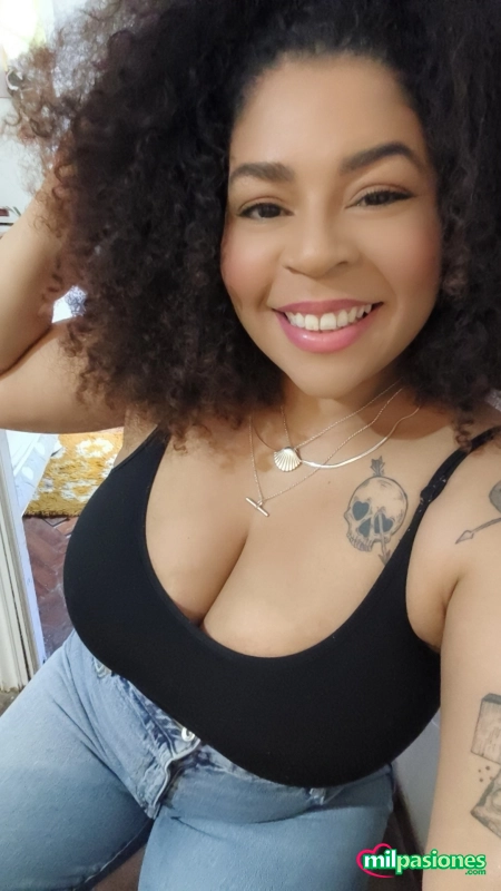 Mulata pechos grandes naturales fiesteira en Alicante