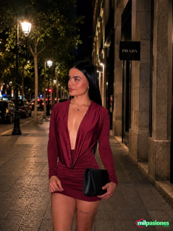 Miniatura 4 de CAMILA DULCE MORENA COLOMBIANA EN CONIL DE LA FRONTERA