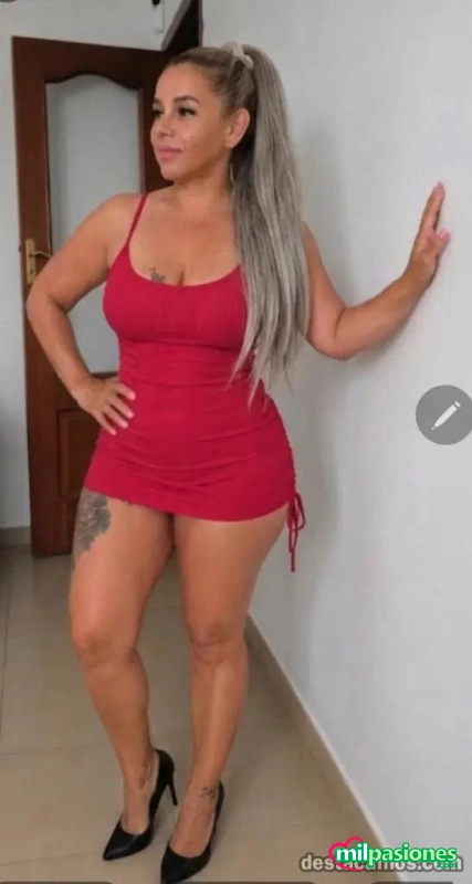 Latina madurita, implicada, besucona y divertida