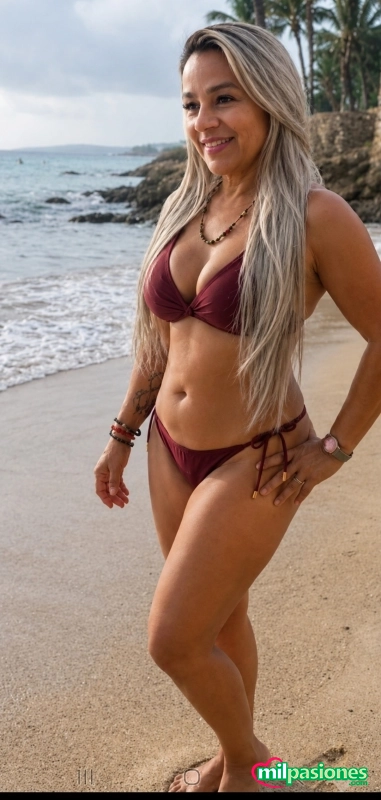 Miniatura 2 de Latina madurita, implicada, besucona y divertida