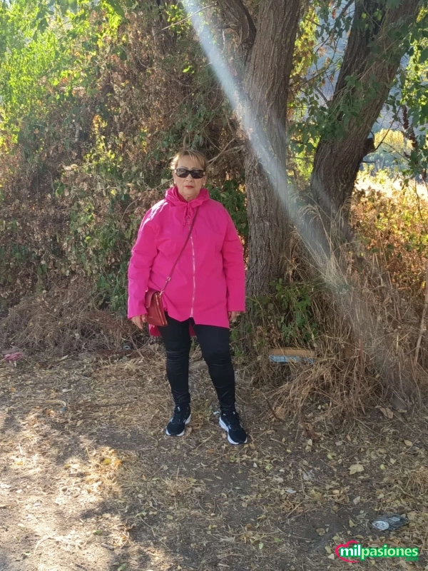 Abuela latina estrobertida con esperiencia