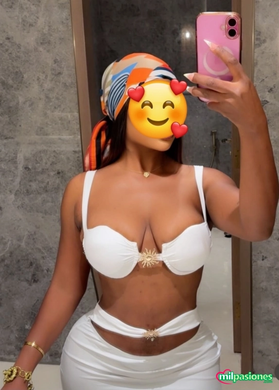 CUBANA CON MUCHAS GANAS DE PASARLO SUPER RICO.