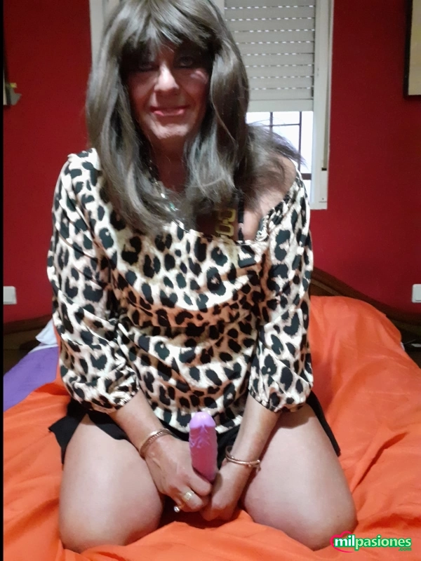 Miniatura 2 de Hombre madurito bisex se viste de mujer