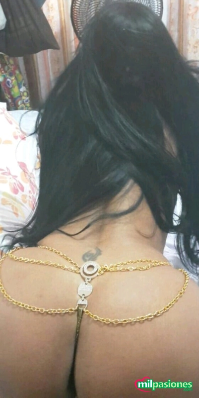 Miniatura 2 de DIVINA, PECHUGONA Y FIESTERA EN LOS CRISTIANOS