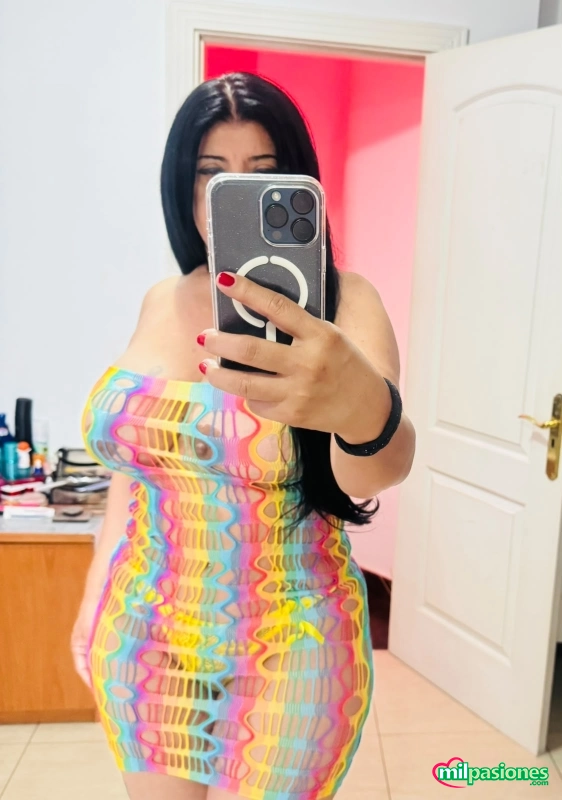 Miniatura 7 de DIVINA, PECHUGONA Y FIESTERA EN LOS CRISTIANOS