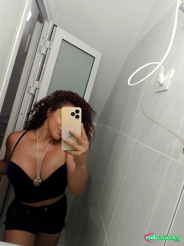 JOVENCITA DIVINA, MORBOSA Y COMPLACIENTE - Foto