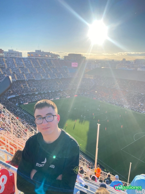 Miniatura 2 de Chico joven buscando parejas y chicas