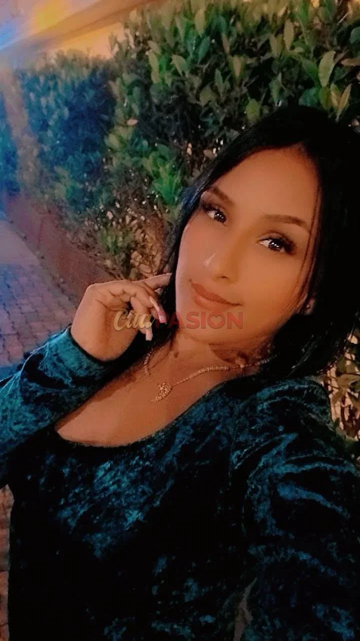 Escort en Valencia capital. Colombiana encantadora deseando agradarte.