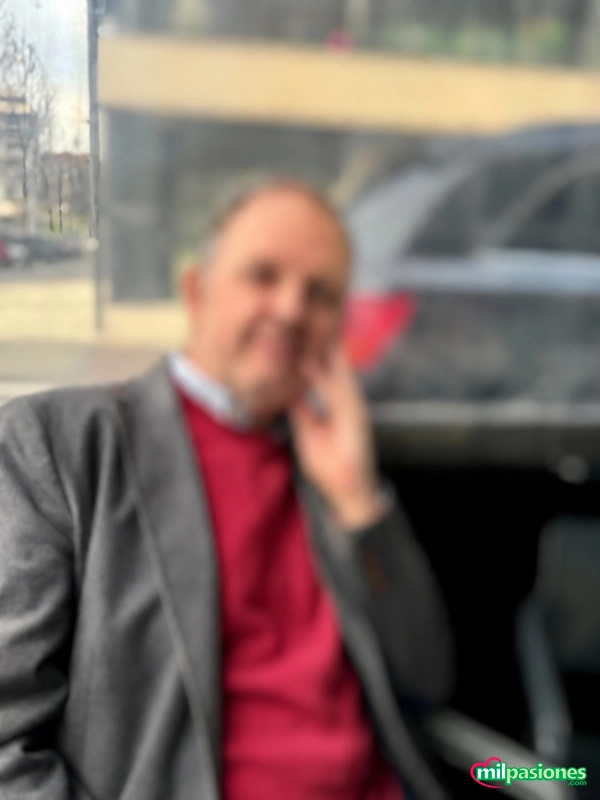 Busco chica delgada Max. 25 en Pamplona. Gratifico generoso.