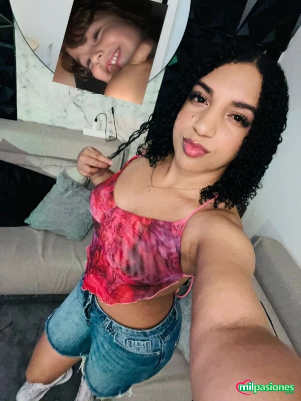 Miniatura 4 de CHANEL UNIVERSITARIA DULCE ,CON GANAS DE FIESTA EN BENICARLÓ