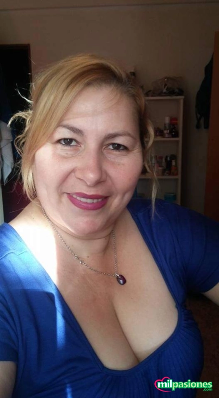 Mujer con Curbas inerminables madura y sexy