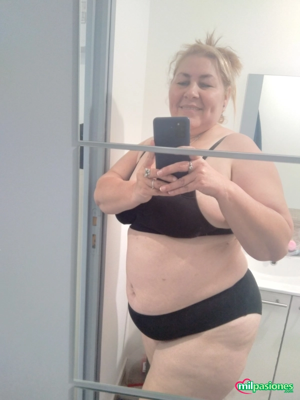 Miniatura 2 de Mujer con Curbas inerminables madura y sexy