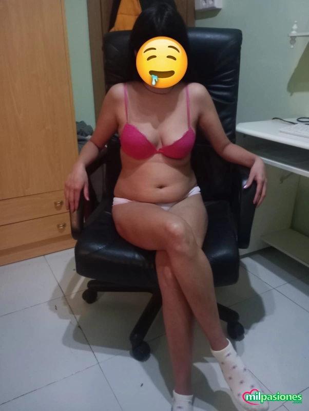 Miniatura 2 de LHola mis amores mi pasion es sacaros bien la leche Ufff