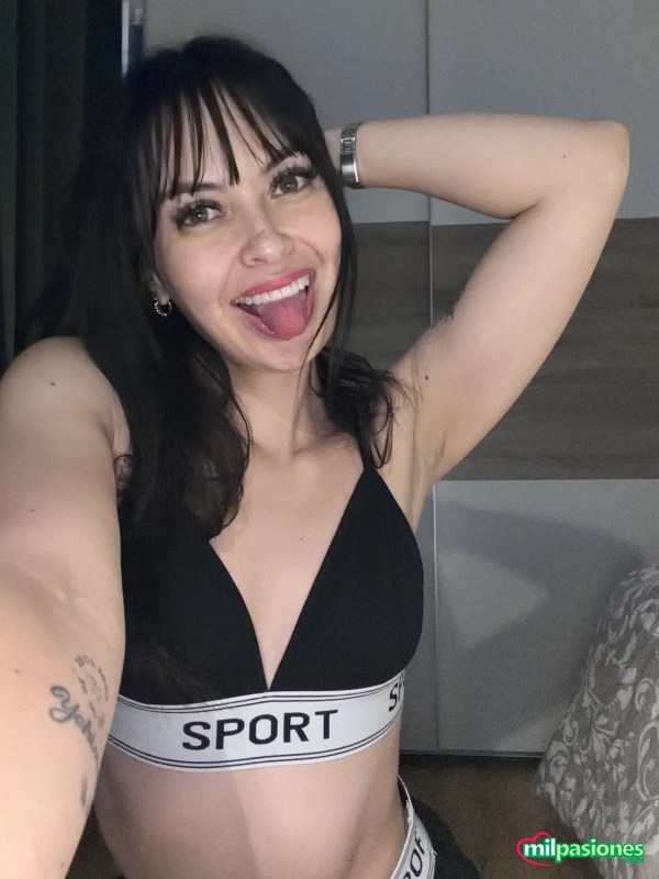 NOA JOVENCITA COLOMBIANA  SEXY RECIÉN LLEGADA