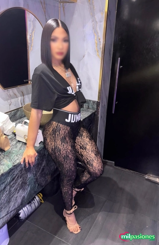 Miniatura 2 de Laurita muy caliente nueva por la zona 🔥