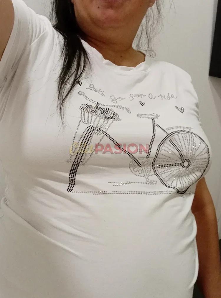 Escort en Madrid capital. Madurita curvy, dulce y cariñosa.