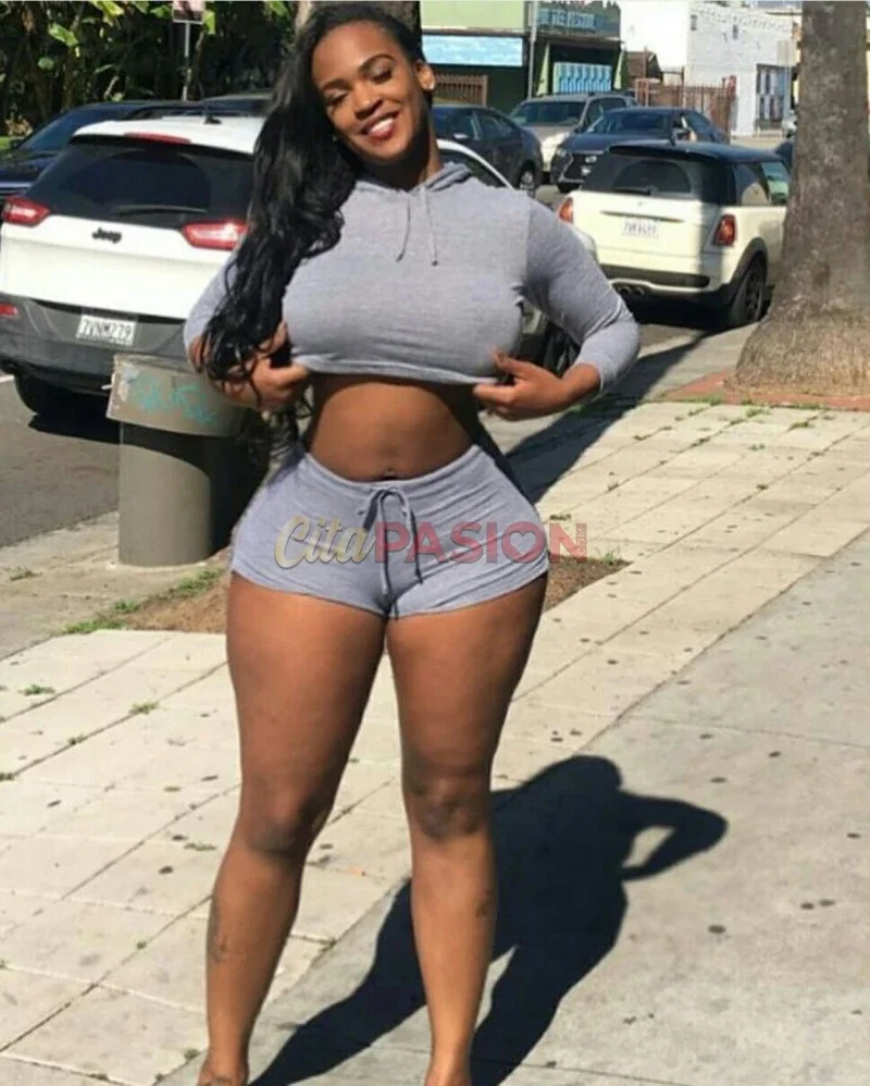Escort en Valdemoro. Negrita apasionada en la zona deseando conocerte.