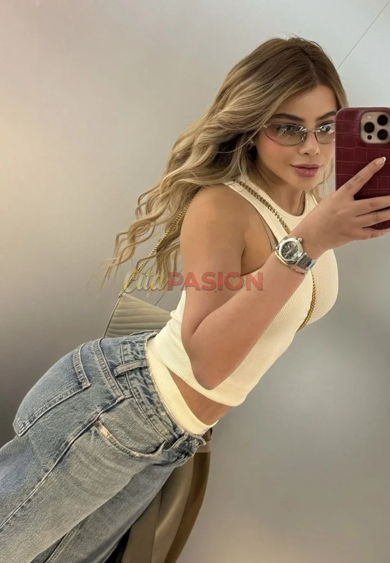 Miniatura 2 de Escort en Marbella. Colombiana Girl top. Descubre la diversión y el glamour.