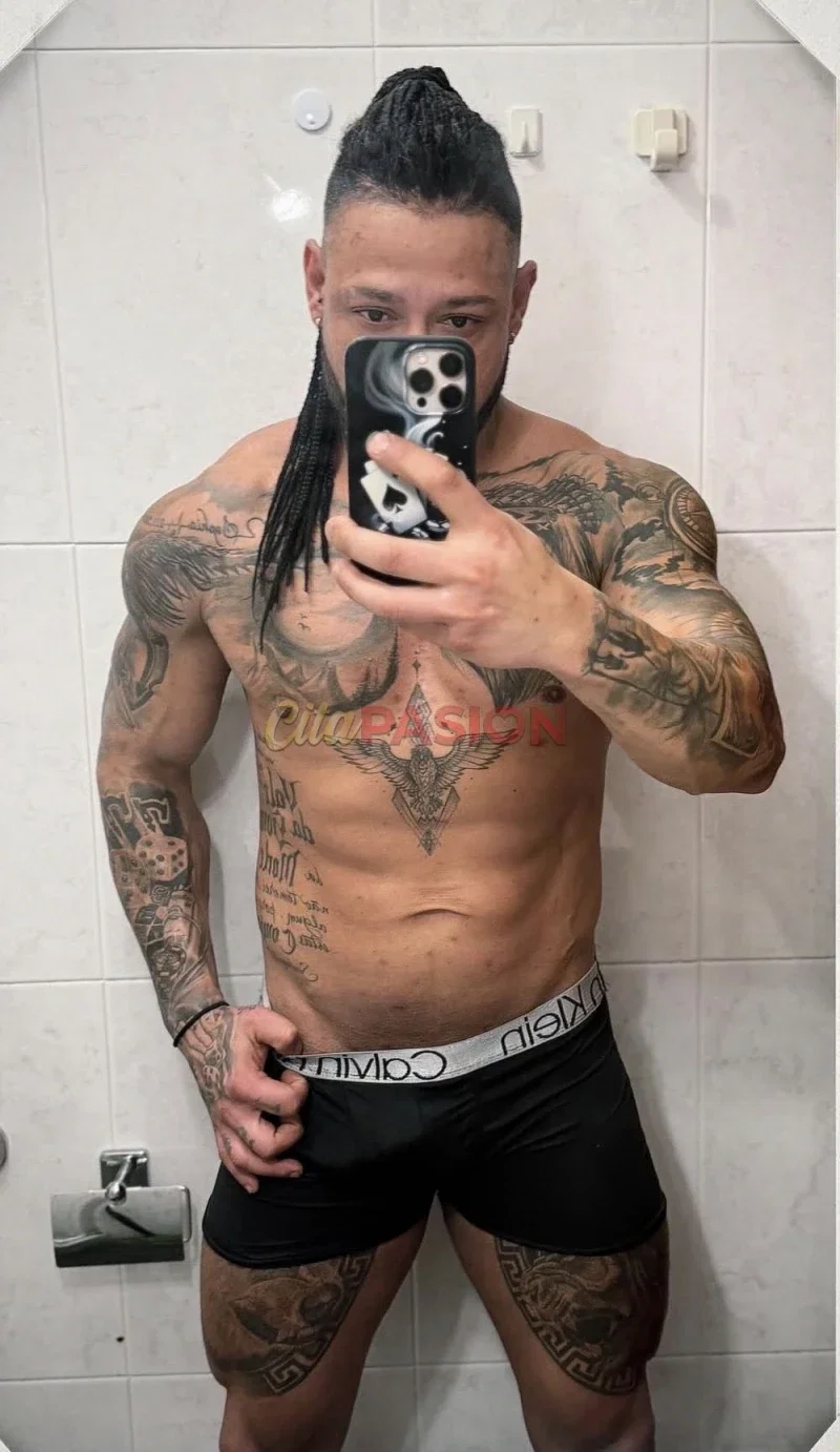 Escort en Alcalá de Henares. Soy un chico apasionado y auténtico.